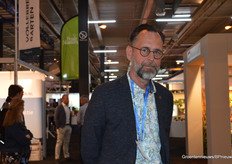 Barend Löbker of Vortus Greenhouse Consultants did a tour of the fair.